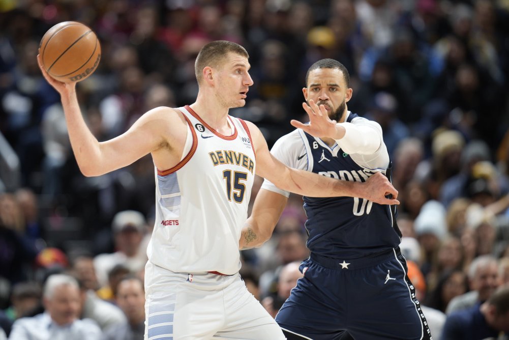Nikola Jokić na meču Denver - Dalas