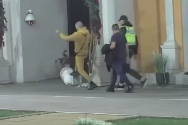 ZVEZDAN PONOVO PRAVI HAOS PO IMANJU! Slavnić ne može da se suoči sa Anom, pa krenuo kao RAZBOJNIK da histeriše i lomi sve pred sobom! (VIDEO)