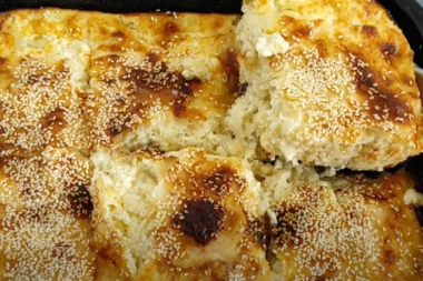 PITATE SE KAKO DA GIBANICA BUDE VAZDUŠASTA? Ne treba ništa da dodate u testo, samo uradite OVO - ispašće genijalno!