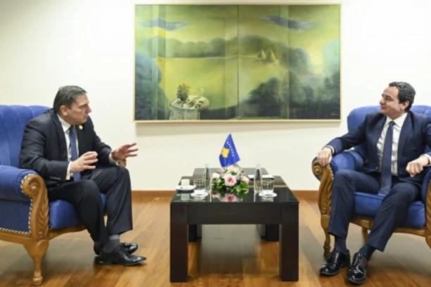 OVO SU KURTIJEVI SRBI: Prištinski lider okupio ekipu kao iz serije "Monti Pajton"