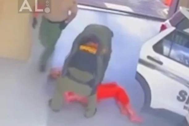 ZAROBLJENIK UMRO OD HIPOTERMIJE? Veliki skandal trese SAD: Čuvari ga držali vezanog u zamrzivaču i zabavljali se njegovim stanjem! (VIDEO)