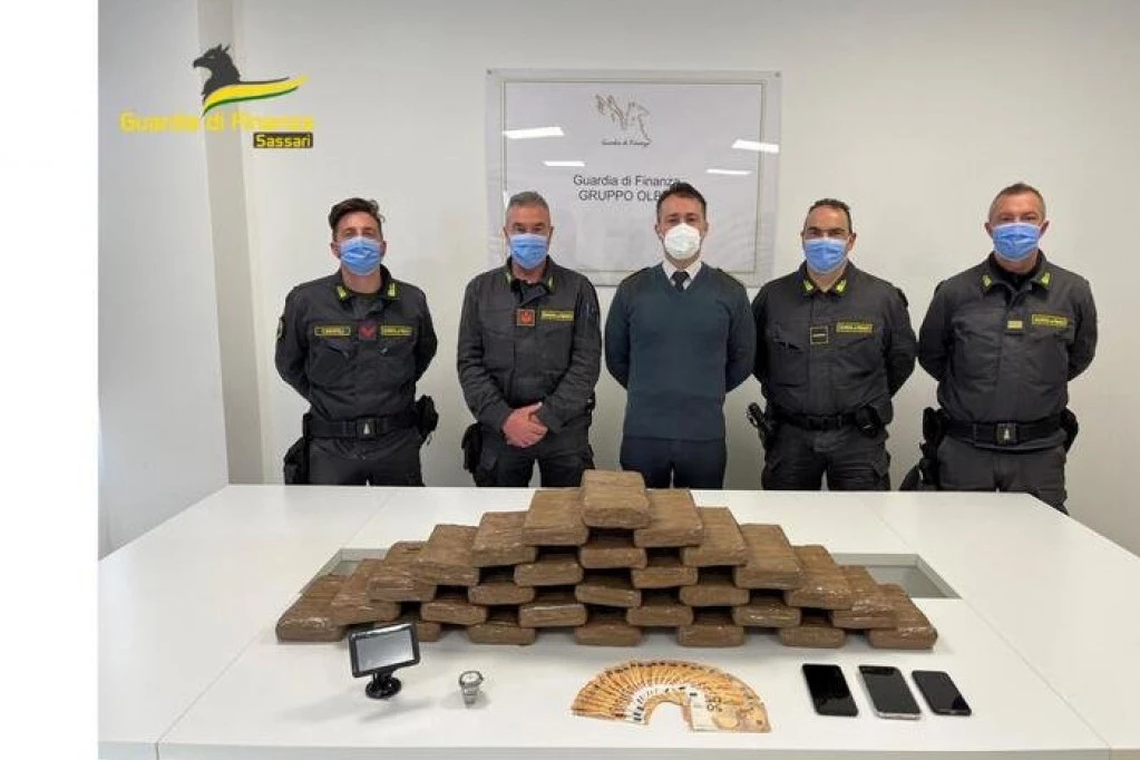 ZAPLENJENA DROGA VREDNA 20 MILIONA EVRA: "Pala" kriminalna grupa u Italiji, na čelu organizacije Albanac!