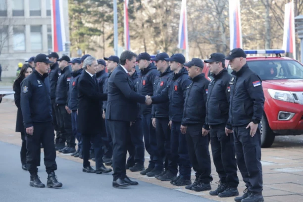 HEROJI SE VRATILI KUĆI: Spasioci iz Turske ponovo u Srbiji, organizovan svečani doček (FOTO,VIDEO)