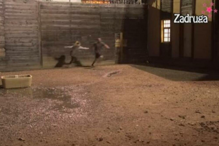 Ana Ćurčić juri Zvezdana Slavnića
