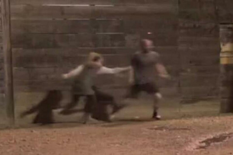 Ana Ćurčić juri Zvezdana Slavnića