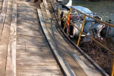 Kamion mešalica pao sa mosta koji se srušio! Teška nesreća kod Požarevca! Još se ne zna u kakvom je stanju vozač! (FOTO)