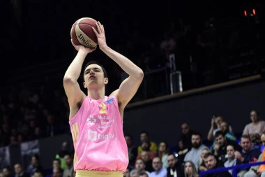 OPŠTI HAOS U NIŠU: Sudije prekinule meč i ispraznile halu, a Mega je u finalu