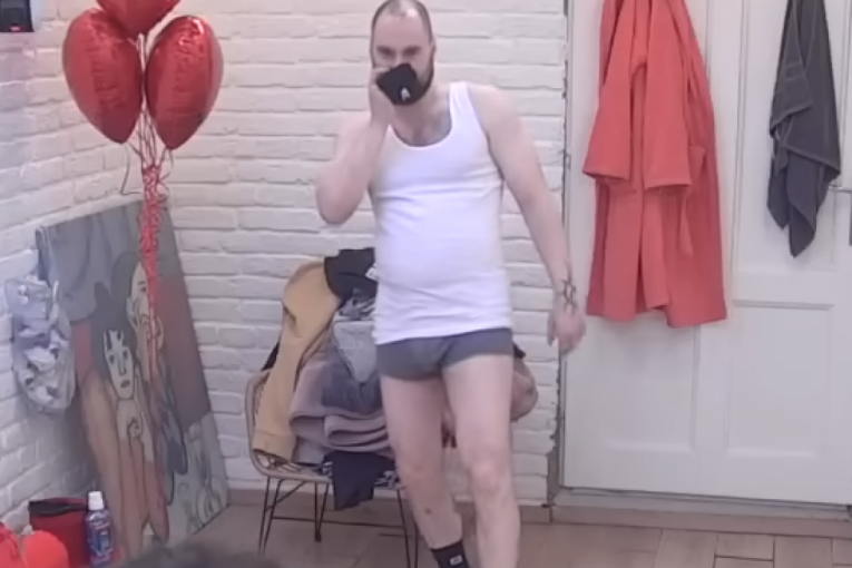 Zvezdan Slavnić njuši svoje čarape Zadruga 6