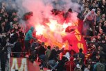 ISMEJALI ITALIJANE! Delije zapalile zastavu navijača Rome