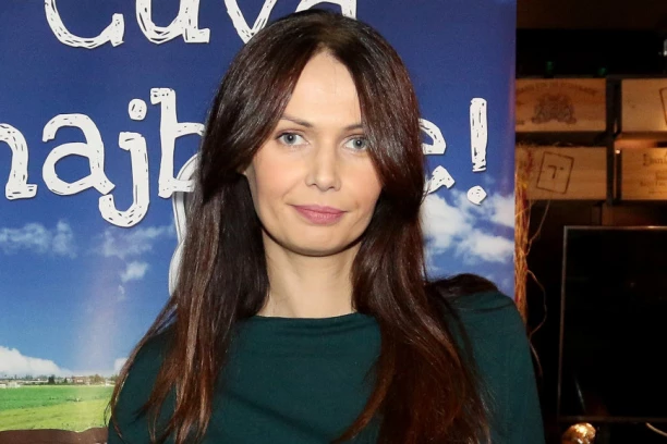 PRAKTIČNOJ ŽENI JE OVO ZABRANJENO DA JEDE! Voditeljka rešila da progovori, godinama se MUČILA s ovim problemom!