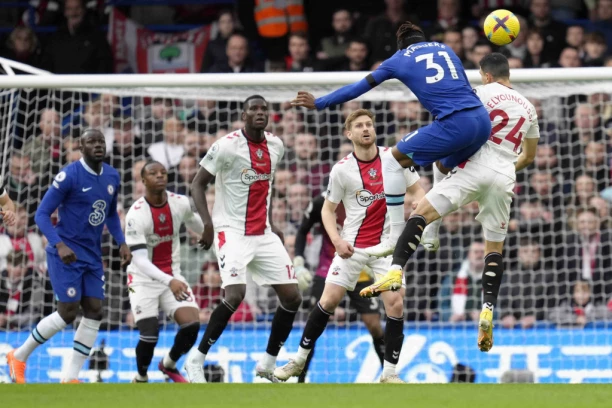 MALO GOLOVA, MNOGO IZNENAĐENJA: Sramni Čelsi se ponovo BRUKAO, Kris Vud ZALEDIO Pepov Siti!