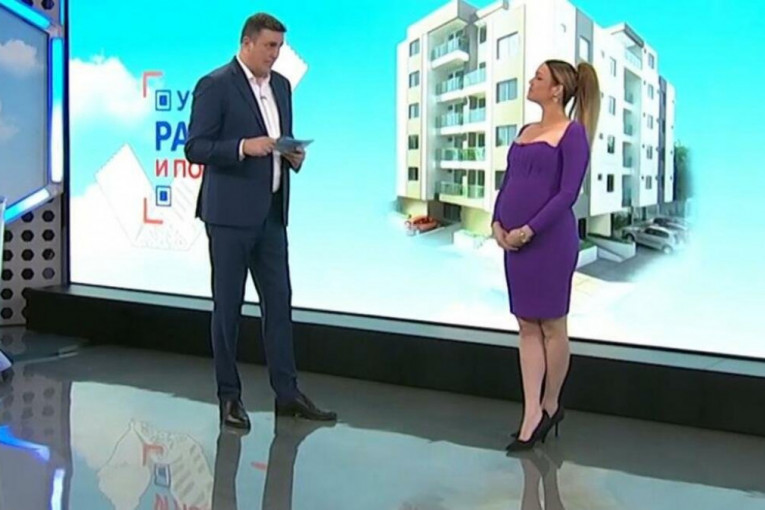 Marija Mikić pokazala trudnički stomak u uskoj haljini