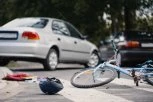 UDARIO ŽENU NA BICIKLU, PA POBEGAO: Uhapšen bahati vozač u Sremskoj Mitrovici - žrtva u teškom stanju prebačena u bolnicu!
