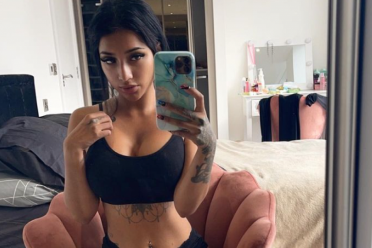 Jasmin se takođe slika u donjem vešu 