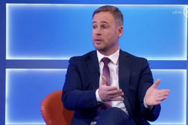 ALEKSIĆ LAŽE KAKO ZINE! Krivi vlast za proteste, a njihov stranački kolega pozivao na "otpor kapitulaciji"! (VIDEO)