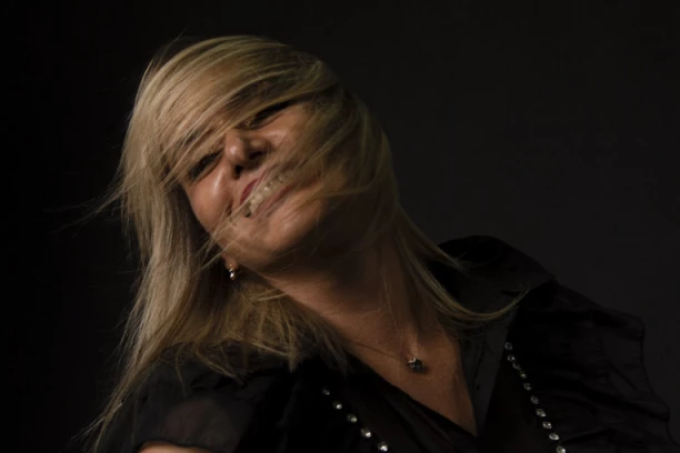 IZLOŽBA FOTOGRAFIJA "ONE" PREDRAGA MITIĆA: Harizma i snaga žene