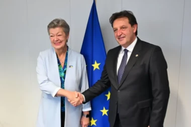 Ministar Gašić se u Briselu sastao sa komesarkom EU za unutrašnje poslove Ilvom Johanson