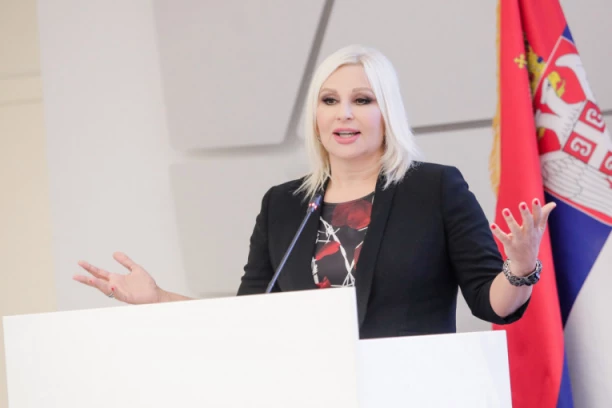 SVE SMO PREDVIDELI! Zorana Mihajlović u žestokoj kampanji pljuvanja i vređanja: POTVRĐENO PISANJE REPUBLIKE!