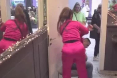 KRVNIČKI GA TUKLA ŠTIKLOM! Miljana ušla u crveno, pa iz sve snage BATINALA Bebicu kao nekad Zolu! (VIDEO)