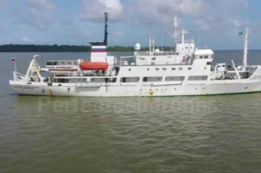 PUTIN PRETI ZAPADU, ONI MU NAPALI BROD: Presreli ga dok je bio u Severnom moru