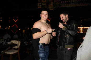 SLOBA RADANOVIĆ OTKRIO DETALJE PRVOG SUSRETA SA SINOM: Nije mogao da ga dodirne, a ove reči je izgovorio supruzi Jeleni nakon porođaja! (VIDEO)