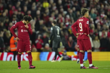 OPŠTI HAOS NA ENFILDU: Klop BESAN, Karager BLJUJE VATRU, a Džerard gospodski komentariše PONIŽENJE Liverpula