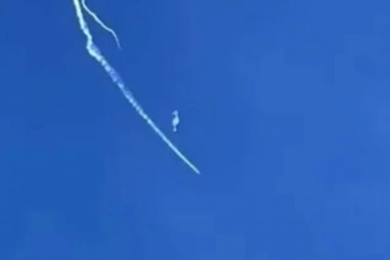 Američki vojni pilot napravio selfi s kineskim špijunskim balonom u vazduhu! Pentagon objavio fotografiju koja je dobila "legendarni status"!