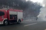 ZAPALIO SE KAMION KOD UŽICA: Vatra počela da BUKTI iz čista mira, tovarni prostor i kabina u pepelu