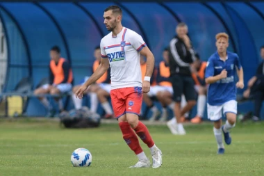 KRILNI NAPADAČ POSLE SLUČAJNOG SUSRETA SA PREDSEDNIKOM PETROM MILJANIĆEM POJAČAO NAPAD PLAVO - BELIH: Nikolić prvi “džoker” navale Barajeva