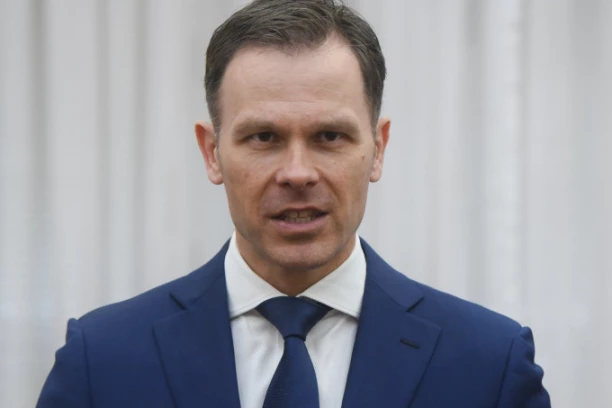 SINIŠA MALI: Uprkos protivljenju opozicije, izborili smo se za veće plate i penzije!