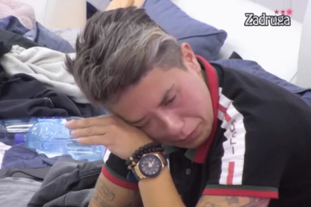"SVI MOJI SU POHAPŠENI" Matora se totalno slomila nakon što je saznala ŠOK INFORMACIJU iz spoljnog sveta! (VIDEO)
