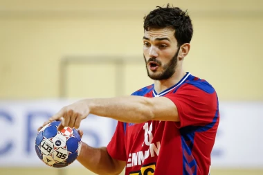 PUKLO - ŠUT KARTA ZA NENADIĆA: Srbin pred ŠOK TRANSFEROM, seli se u Dinamo?