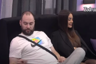 ANĐELA PRIZNALA DA LI JE LIZALA ZVEZDANOVA STOPALA: Ana i Zorica ZGROŽENE, a evo ko je podržao! (VIDEO)