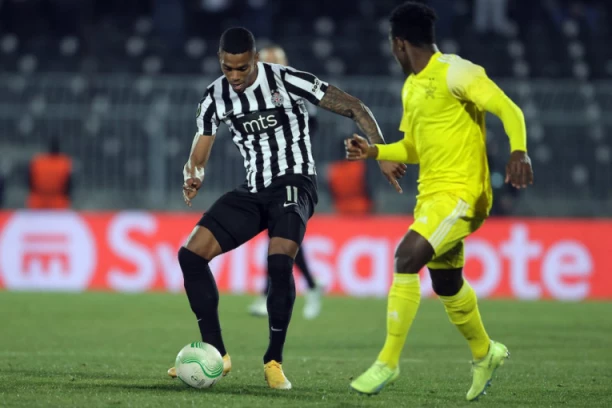 PARTIZANOV DŽELAT PUTUJE U FRANCUSKU! Crno-beli bi išli na STAROG RIVALA da su prošli Šerif!