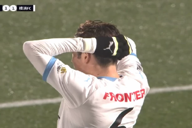 DA LI JE OVO MOGUĆE?! Pogledajte najsmešniji autogol na svetu (VIDEO)