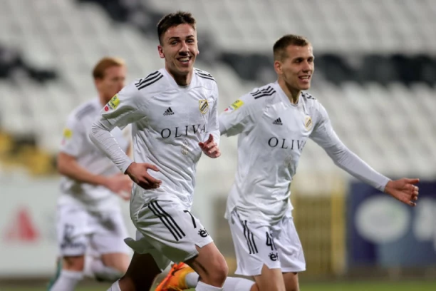 SUPERLIGA SRBIJE: Čukarički rutinski do trijumfa, fenjeraš iznenadio Vojvodinu (VIDEO)