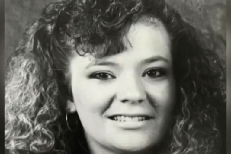 ANĐELA JE POZVALA SVOG DEČKA IZ GOVORNICE I ODJEDNOM SE ČUO NJEN VRISAK! Neko ju je odvezeo u zelenom fordu i već 32 godine od nje nema ni traga ni glasa! (VIDEO/FOTO)