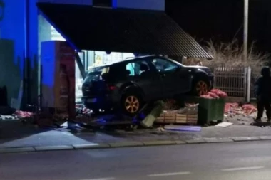 AUTOMOBILOM ULETEO U PRODAVNICU! Stravična nesreća u Smederevu! (FOTO)