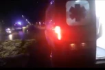 PIJAN ULETEO U KUĆU! Nesreća u Bečeju: Povređene dve osobe! (VIDEO)