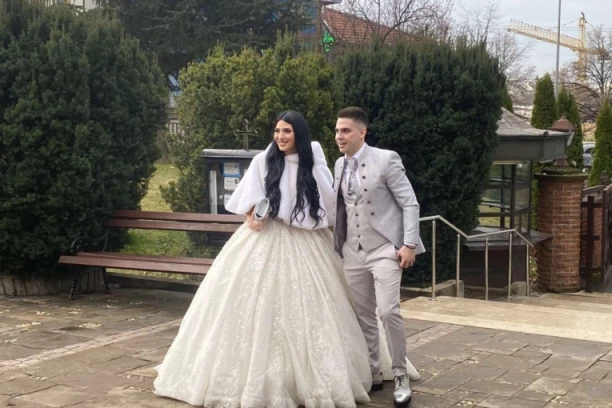 DRAMA NA SVADBI FILIPA RELJIĆA! Venčanje počelo BEZ KUME, Maša na ivici suza! (VIDEO)