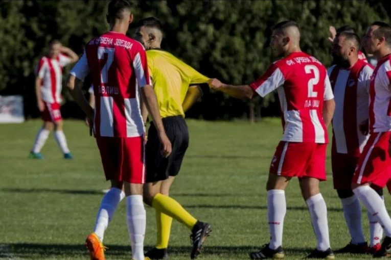 KAO MANEKENI: Crveno-beli imaju novu odeždu za nastavak takmičenja! (FOTO GALERIJA)