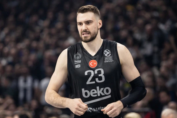 STIGLO PRIZNANJE ZA "REŠETANJE" PARTIZANA: Prestižna nagrada za Marka Gudurića (VIDEO)