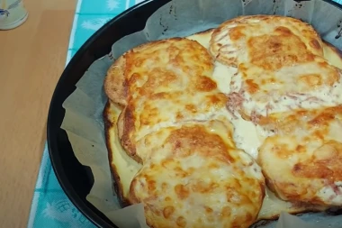 BOLJE I OD GIBANICE! Ovo je garantovano najbolji doručak od zapečenog hleba, a deca ga obožavaju!