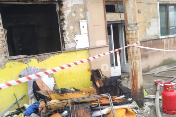 PRVE SLIKE ZGRADE U KOJOJ SE DESILA EKSPLOZIJA U ZEMUNU: Svi prozori su popucali, kao da je bio ZEMLJOTRES! (FOTO)