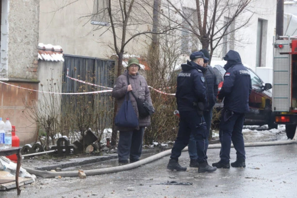 U STANINOM STANU EKSPLODIRALA PLINSKA BOCA: Žena van sebe, plače komšinici na ramenu! (FOTO/VIDEO)