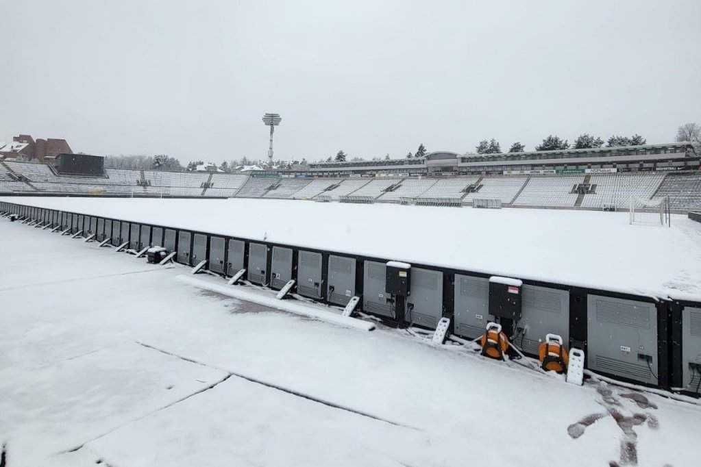 Stadion Partizana pod snegom