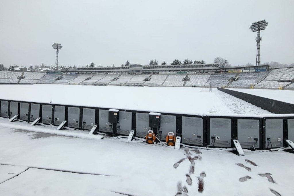Stadion Partizana pod snegom