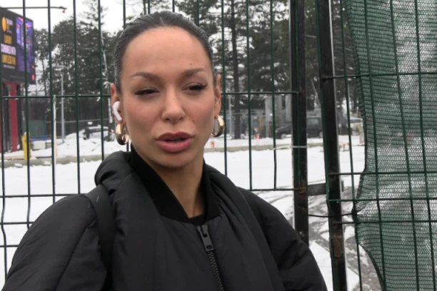 ŠTA OVO EDITI ARADINOVIĆ VIRI BELO IZ NOSA?! Pogledajte VIDEO koji je zbunio sve, ljudi ne prestaju da se pitaju jedno! (VIDEO)