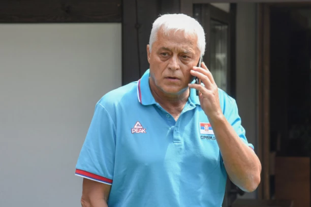 MUTA NIKOLIĆ OŠTRO UDARIO PO VEČITIMA: "Kako su se tako obrukali, na šta to liči"?!