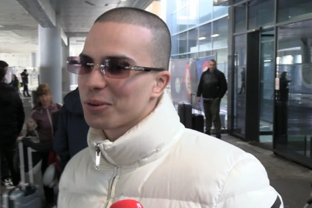 VOJAŽ I DALJE NE PRIZNAJE DA JE U VEZI SA PEVAČICOM: Reper ostao misteriozan o novoj ljubavi